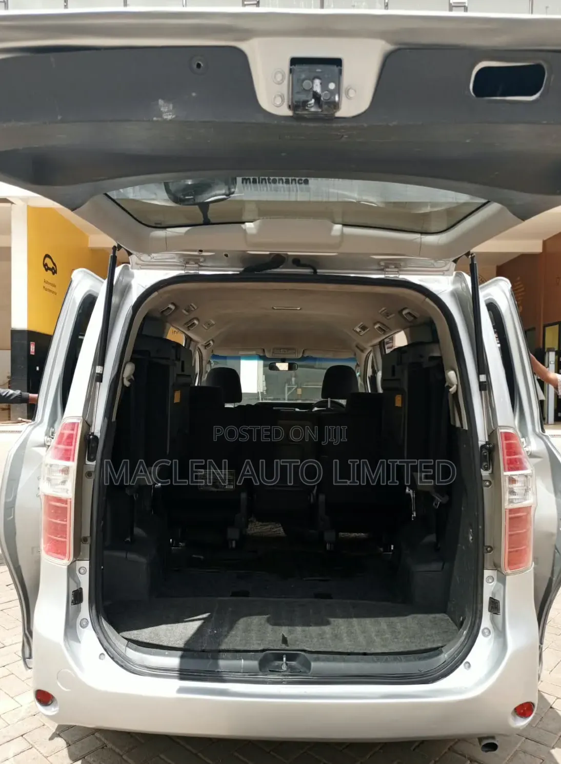 Toyota Noah 2009 Silver