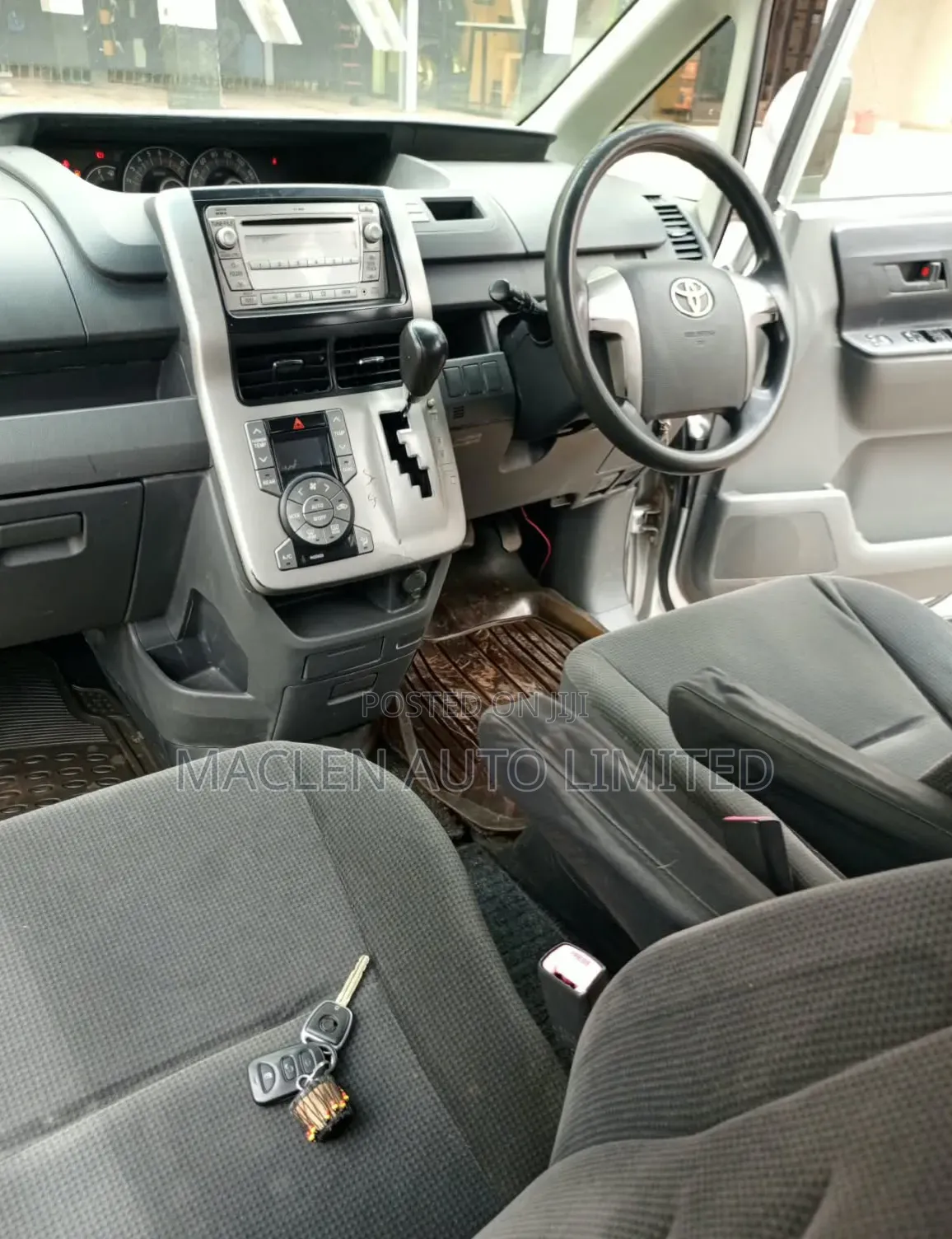 Toyota Noah 2009 Silver