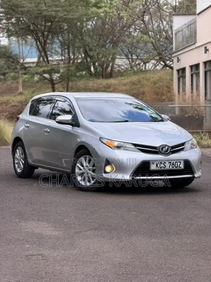 Toyota Auris 2012 Silver
