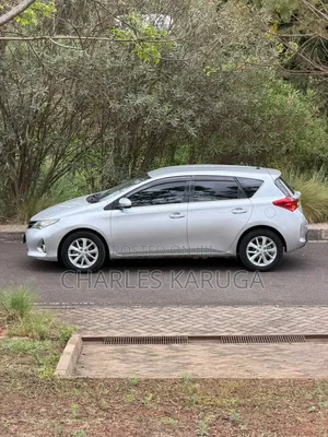 Toyota Auris 2012 Silver
