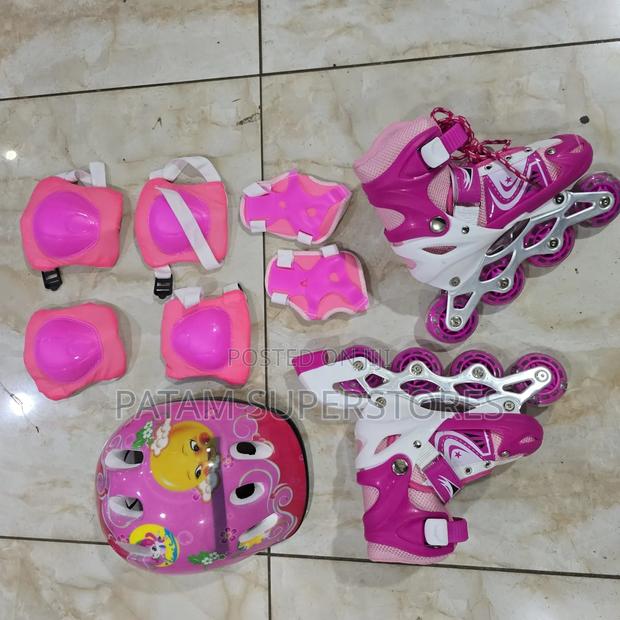 Assorted 4 Wheel Skates With Gears - thumbnail 2