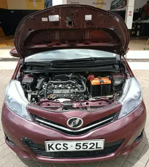 Toyota Vitz 2011 Maroon