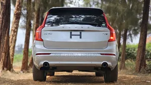 Volvo XC90 T5 Momentum AWD 2019 Silver