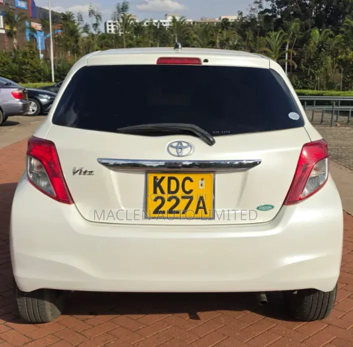 Toyota Vitz 2014 White