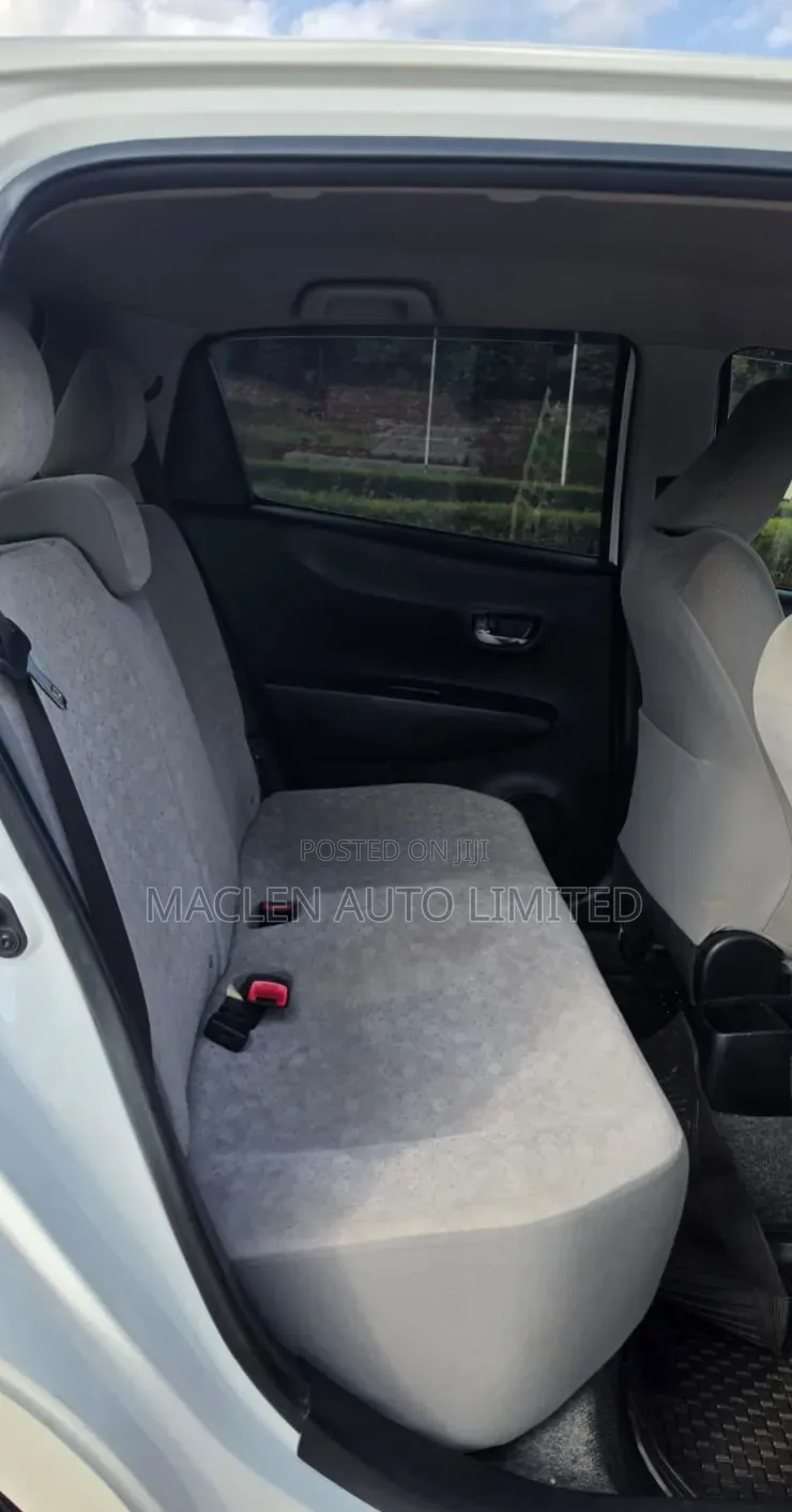 Toyota Vitz 2014 White