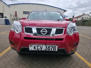 Nissan X-Trail 2.0 Petrol AWD 2013 Red