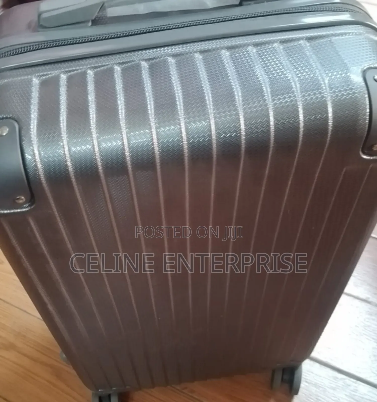 Medium Size Rubber Suitcase – Durable Travel Luggage