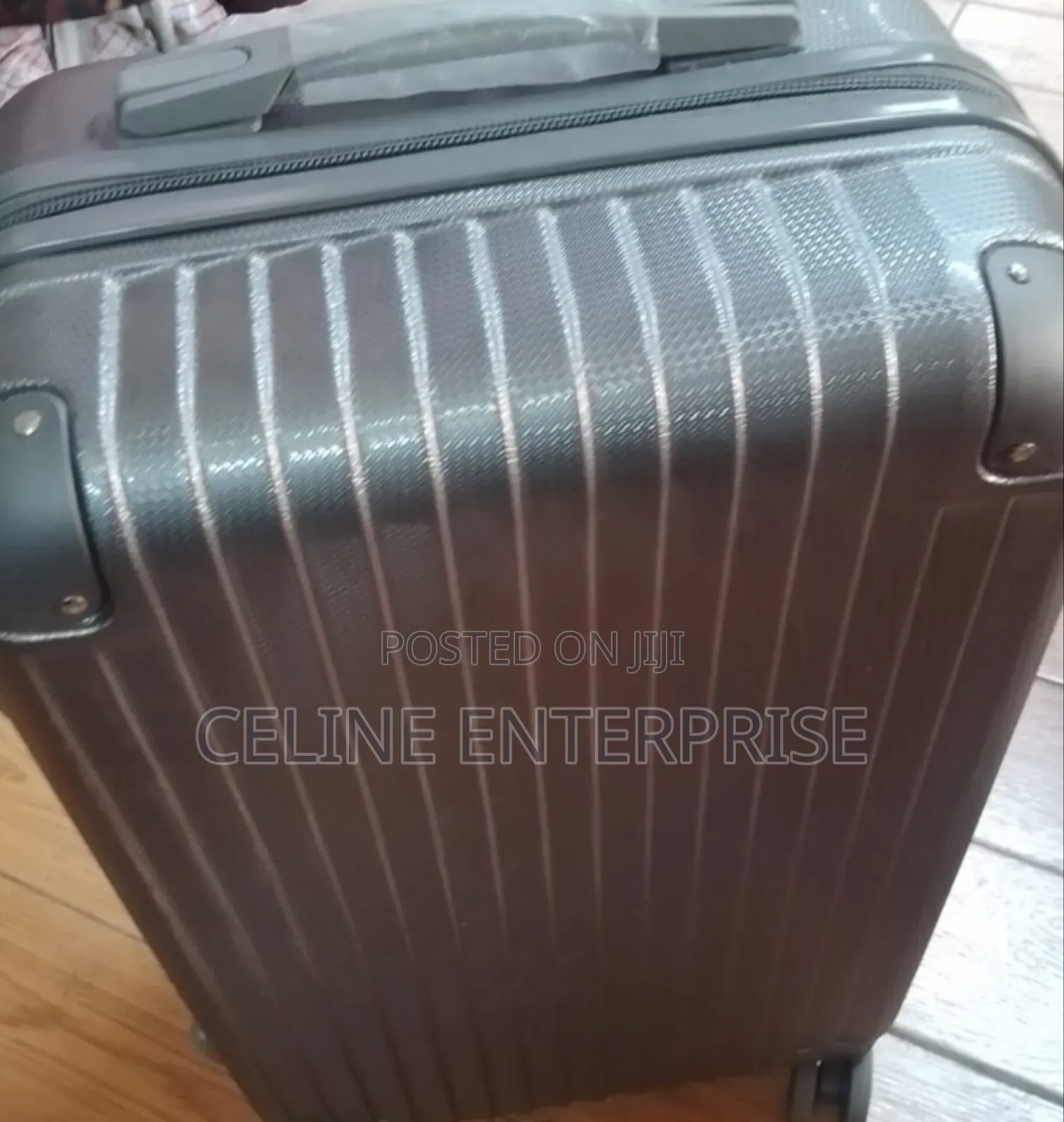 Durable Medium Rubber Suitcase – Lightweight Travel Bag
