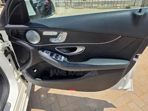 Mercedes-Benz C200 2019 Pearl