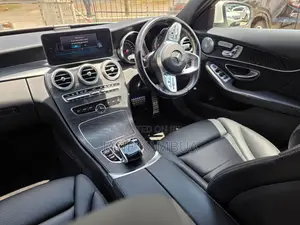 Mercedes-Benz C200 2019 Pearl