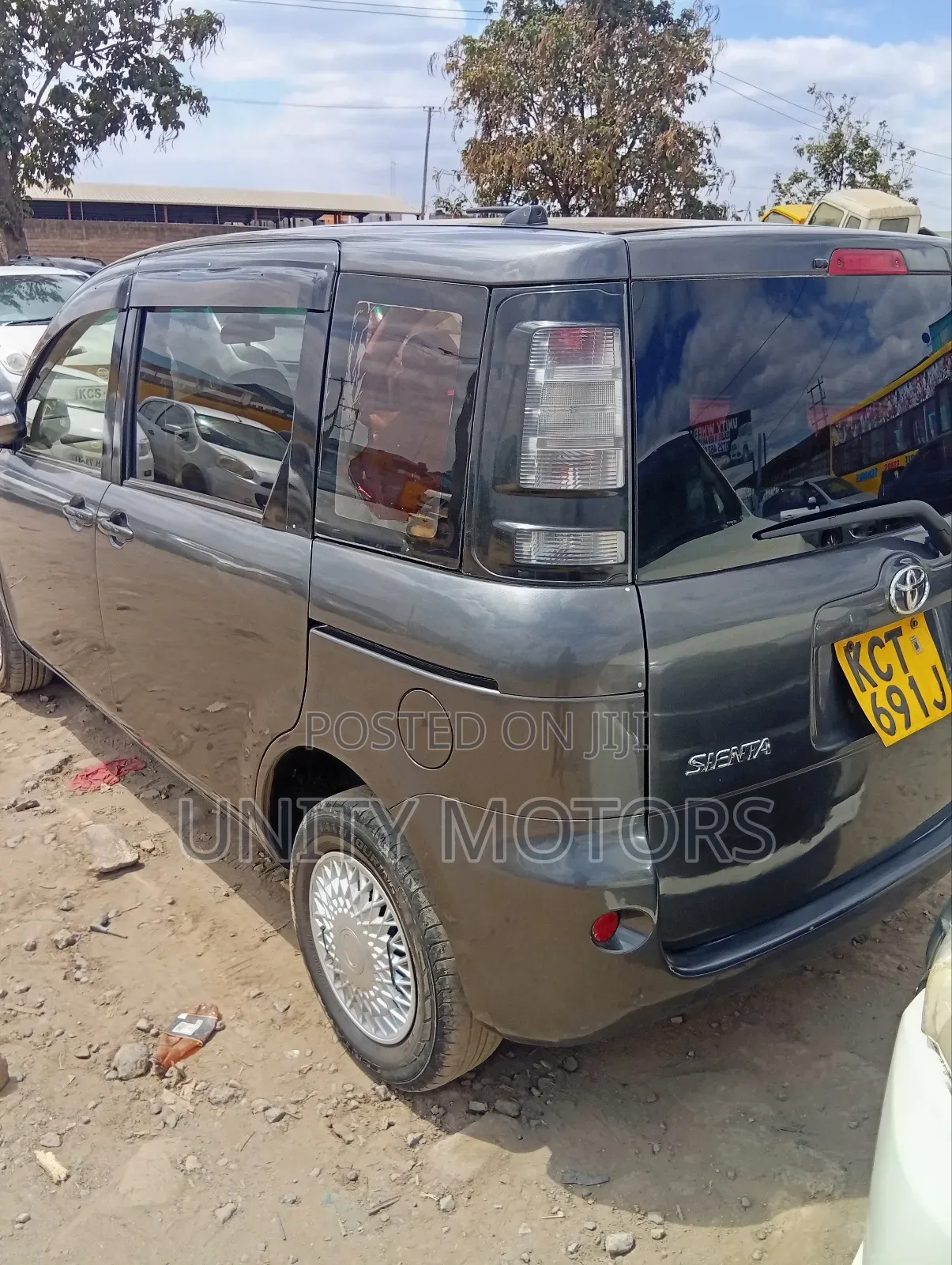 Toyota Sienta 2011 Gray