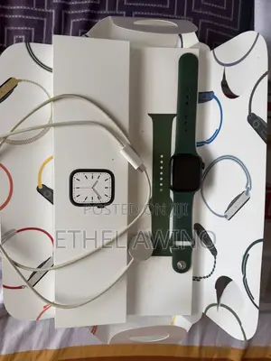 Apple Watch Series 7 (41mm) Green – Original Box Charger Included