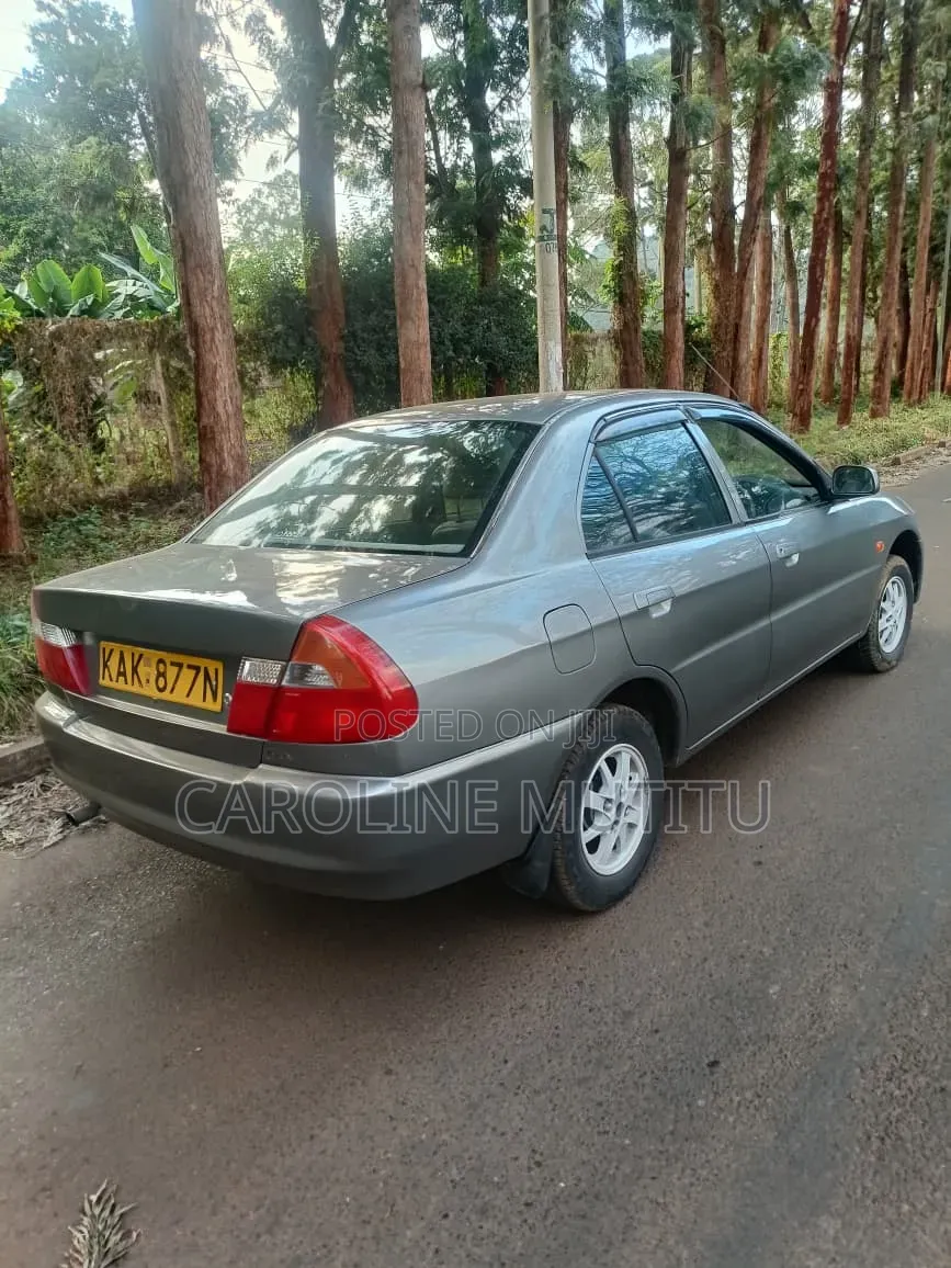 Mitsubishi Lancer 2000 Green