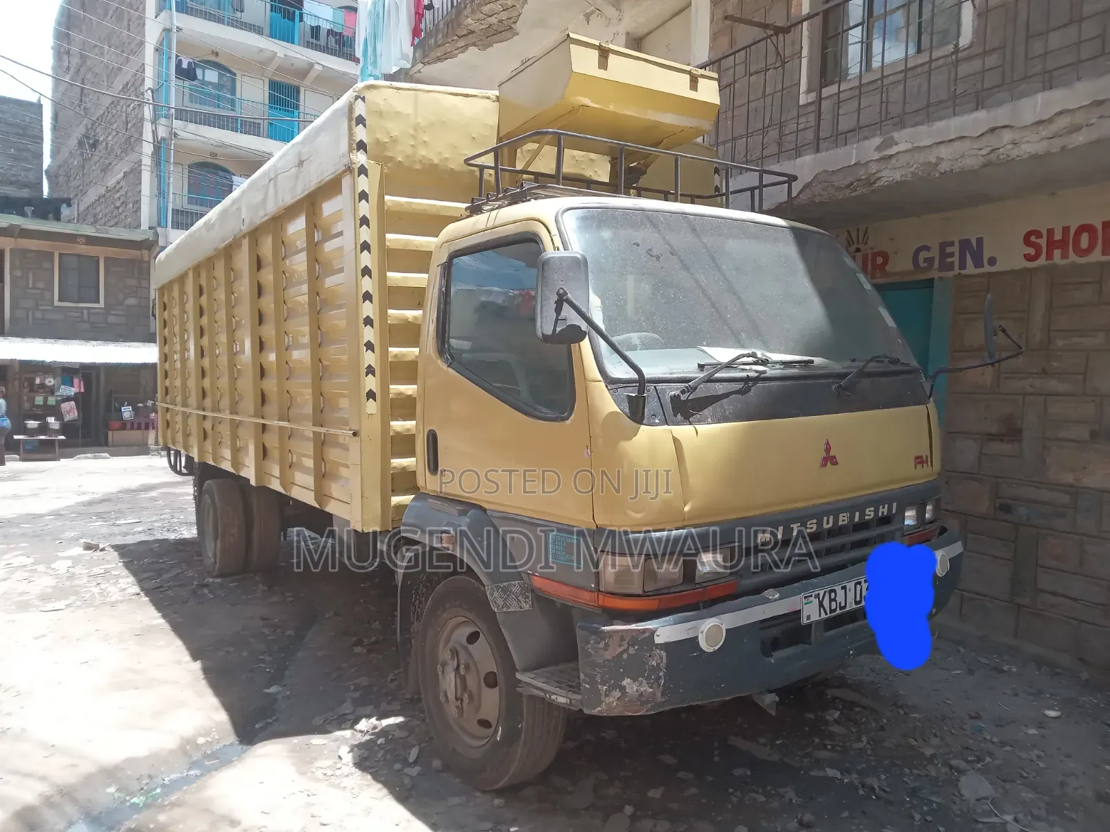 Mitsubishi Fh 215 2014 Beige
