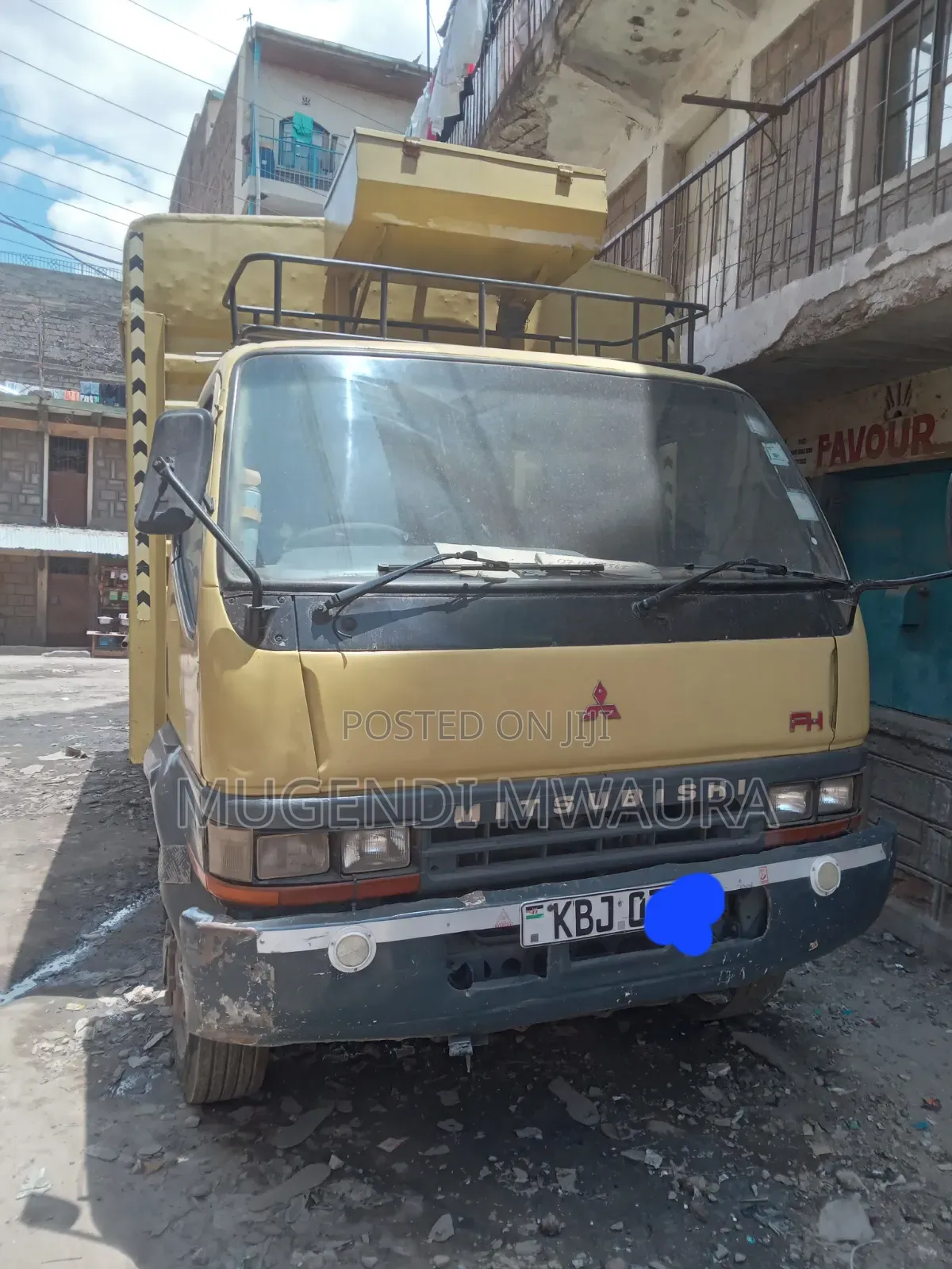 Mitsubishi Fh 215 2014 Beige