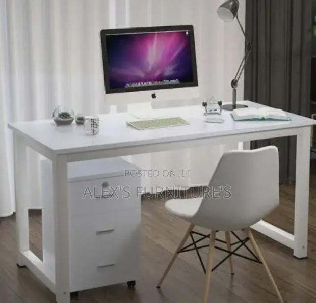 All White Metall Frame Office Desk