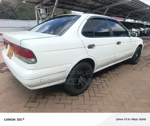 Nissan Sunny 2003 White