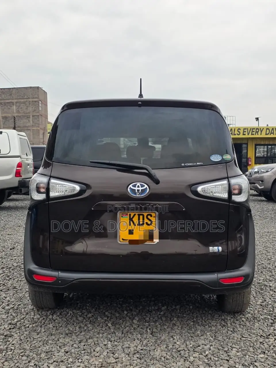 Toyota Sienta 2017 Brown