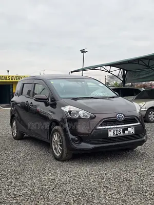 Toyota Sienta 2017 Brown