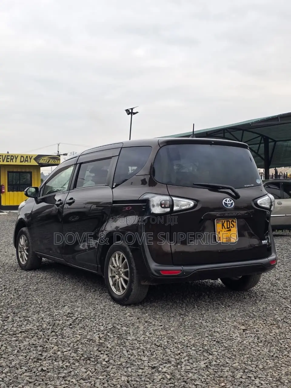 Toyota Sienta 2017 Brown