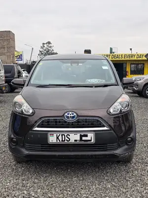 Toyota Sienta 2017 Brown