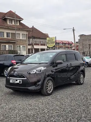 Toyota Sienta 2017 Brown