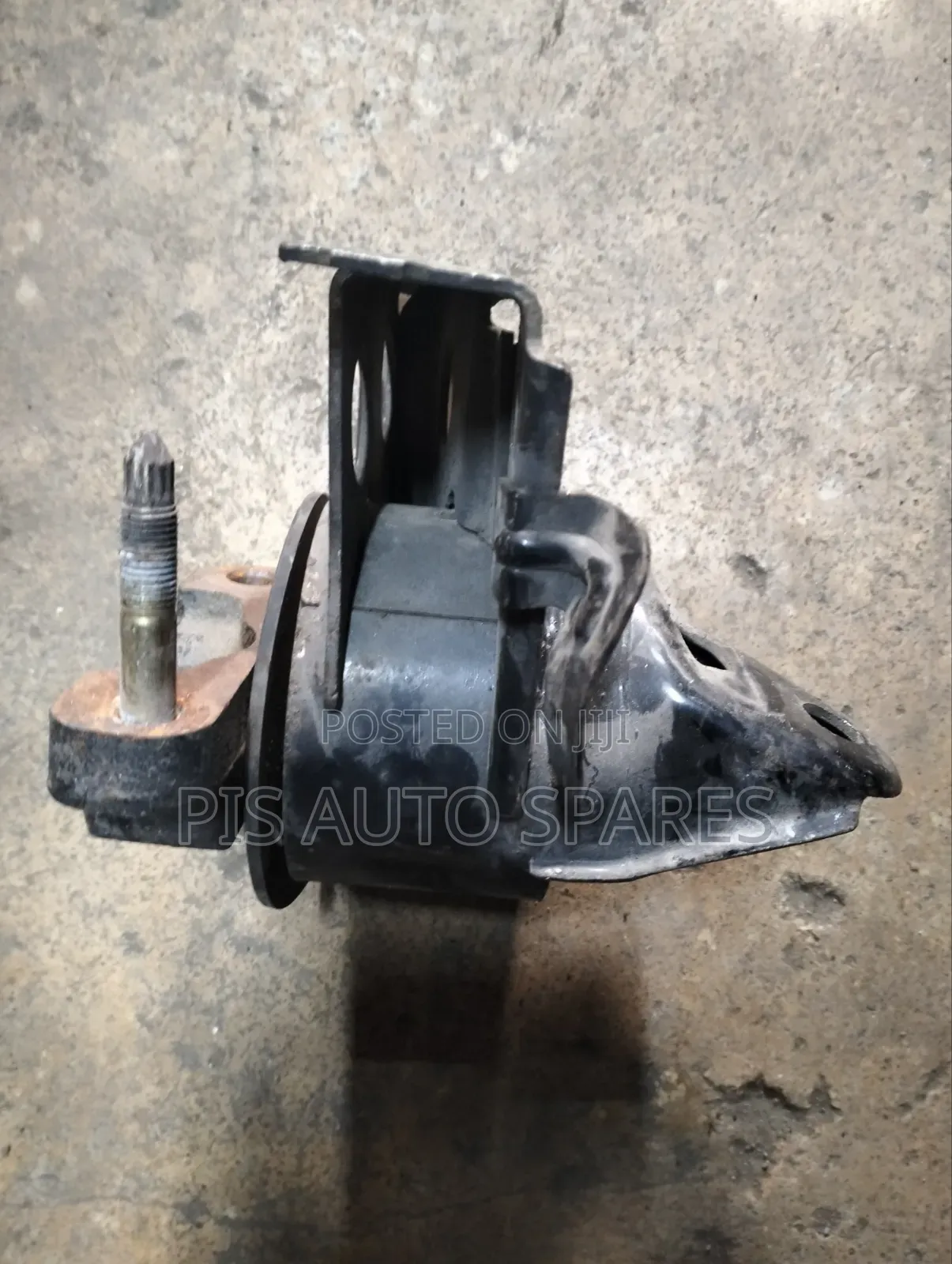 Nissan X-Trail NT30 Engine Mounting