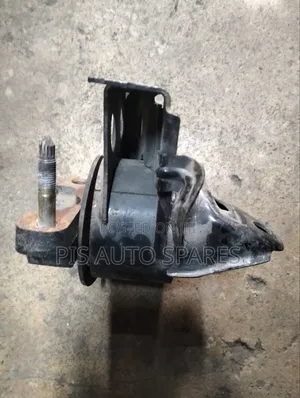 Nissan X-Trail NT30 Engine Mounting
