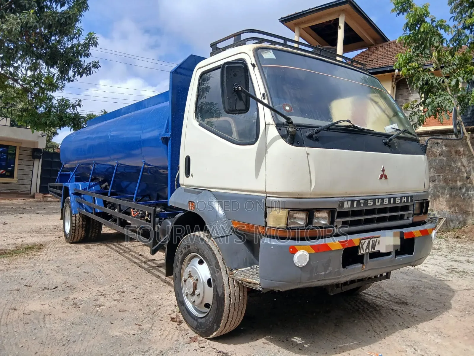 Mitsubishi FH Waterbowser