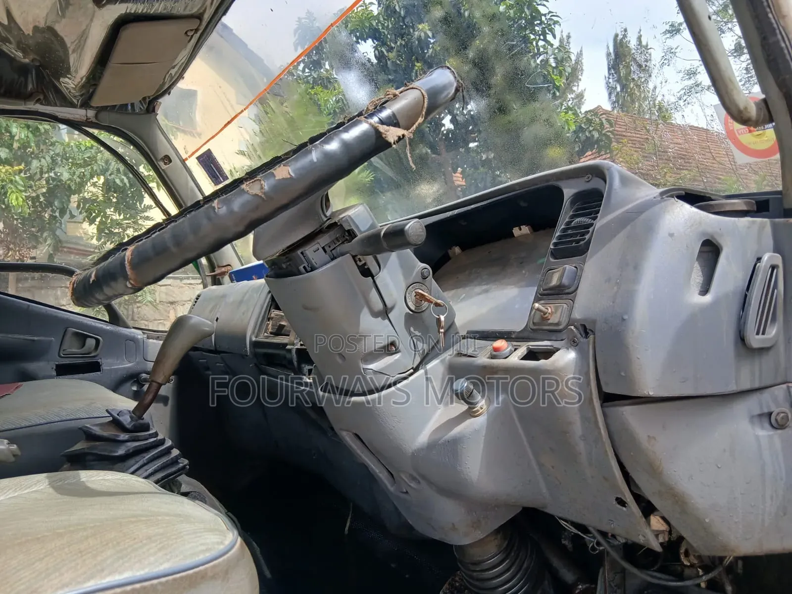 Mitsubishi FH Waterbowser