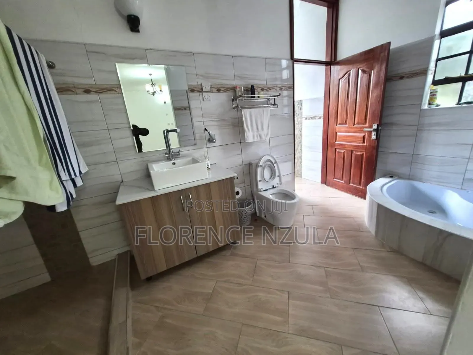 5bdrm Mansion in Kerarapon for sale