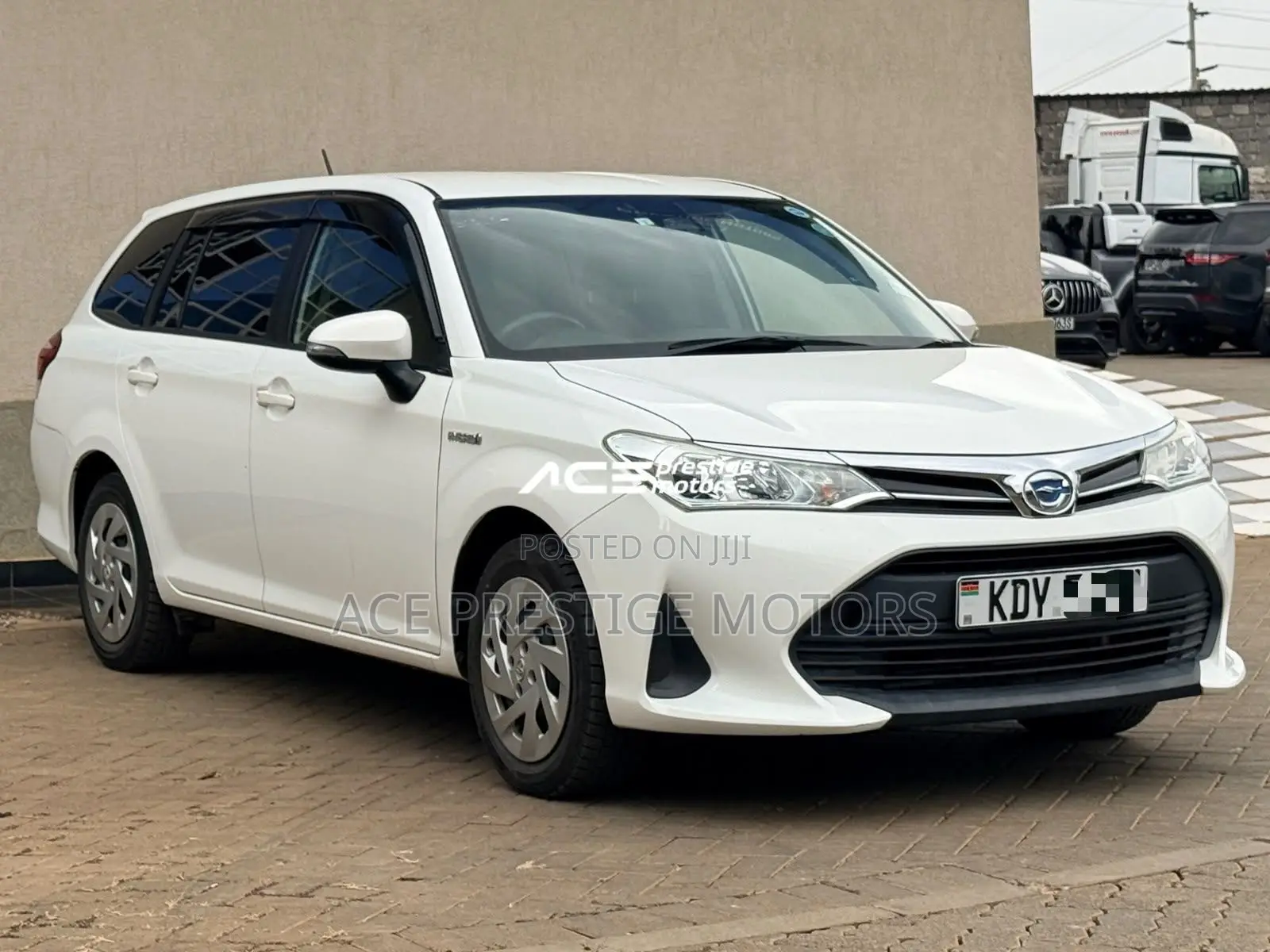 Toyota Corolla Fielder 1.5 Hybrid FWD 2019 White