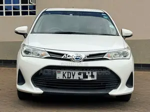 Toyota Corolla Fielder 1.5 Hybrid FWD 2019 White