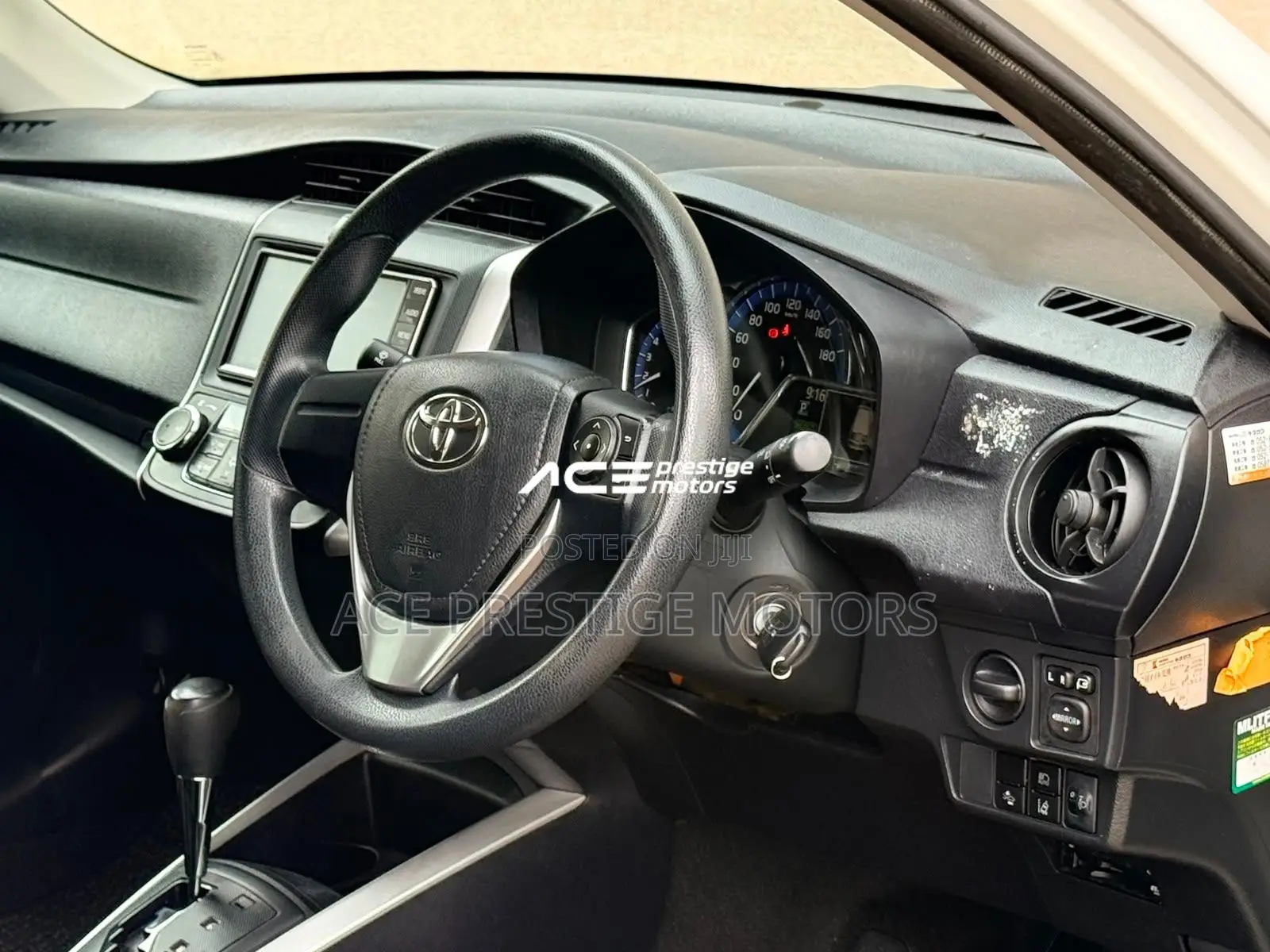 Toyota Corolla Fielder 1.5 Hybrid FWD 2019 White