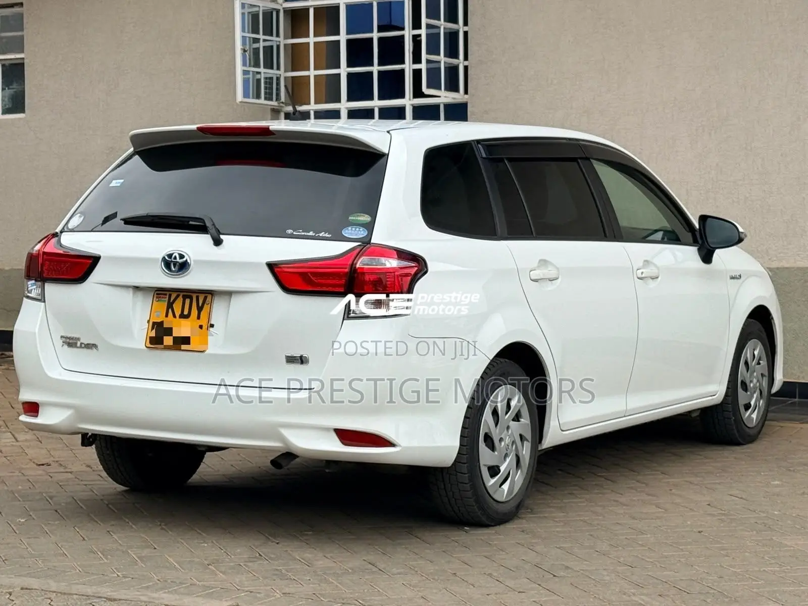 Toyota Corolla Fielder 1.5 Hybrid FWD 2019 White