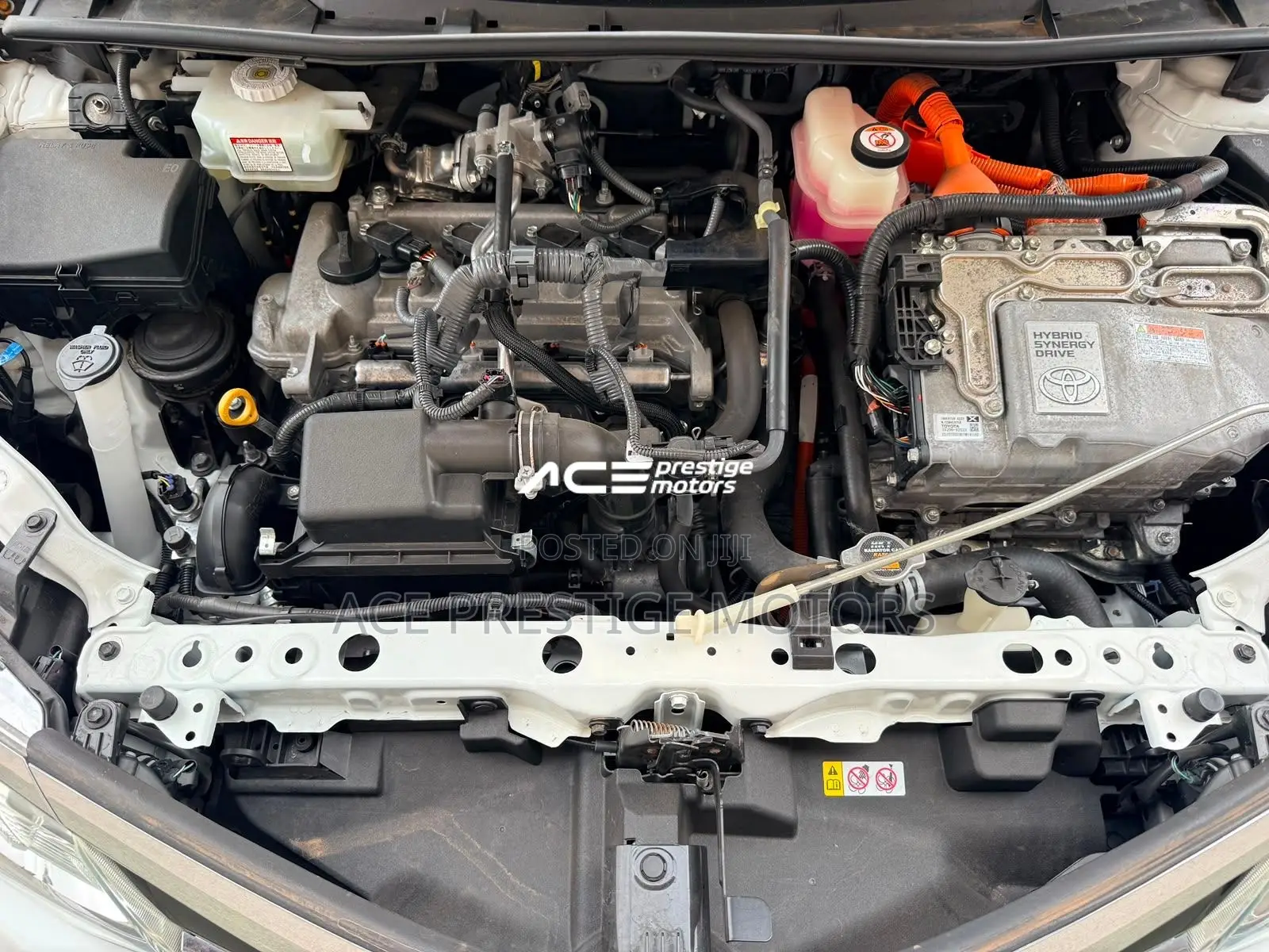 Toyota Corolla Fielder 1.5 Hybrid FWD 2019 White