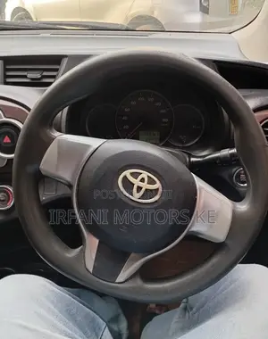 Toyota Vitz 1.0 FWD 5dr 2012 Red