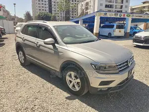 Volkswagen Tiguan 2019 Silver
