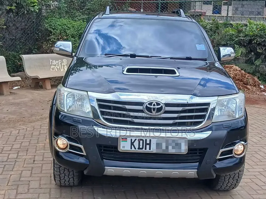 Toyota Hilux 3.0 D-4D 4x4 2015 Black