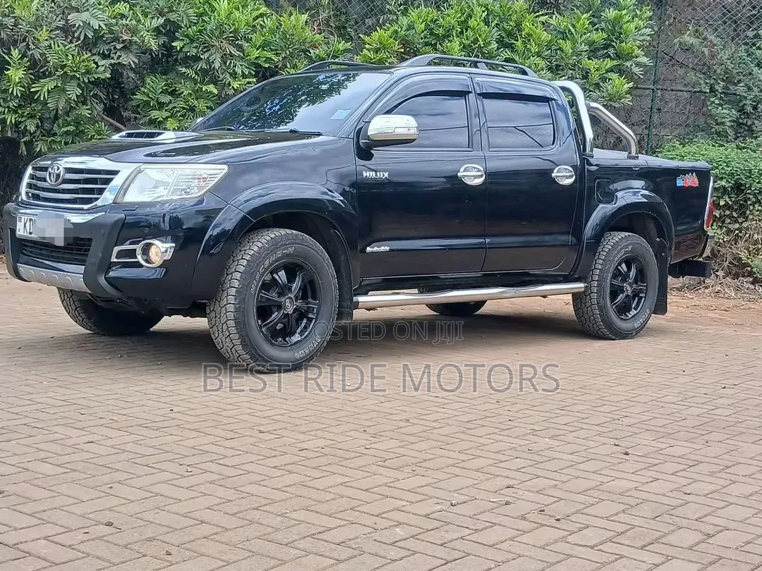 Toyota Hilux 3.0 D-4D 4x4 2015 Black