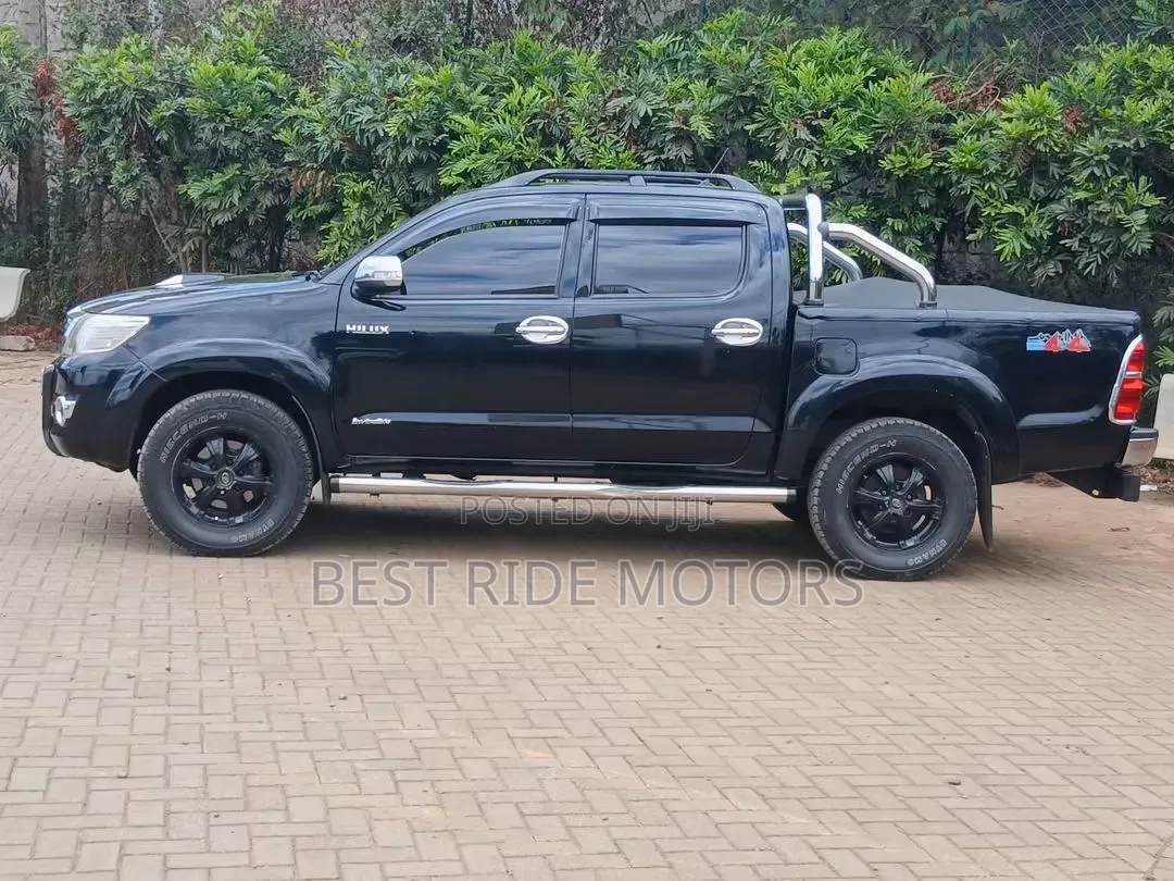 Toyota Hilux 3.0 D-4D 4x4 2015 Black