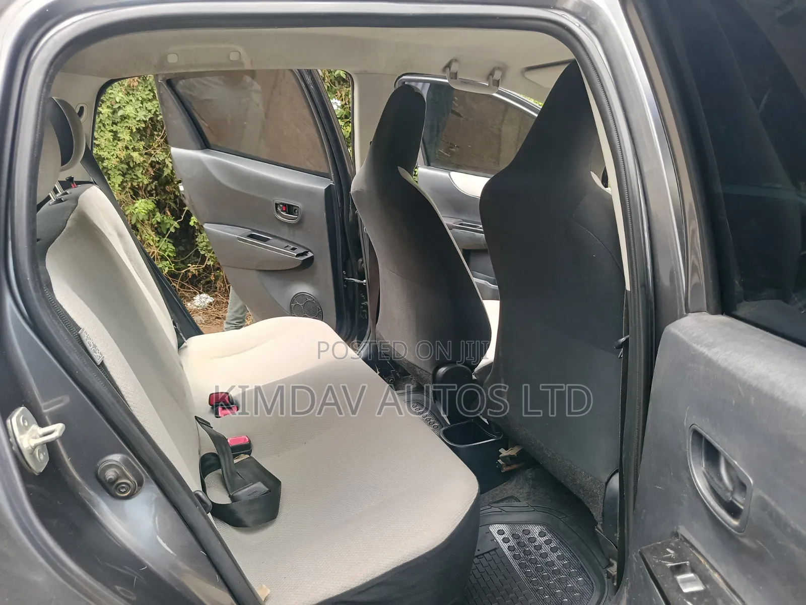 Toyota Vitz 2012 Gray