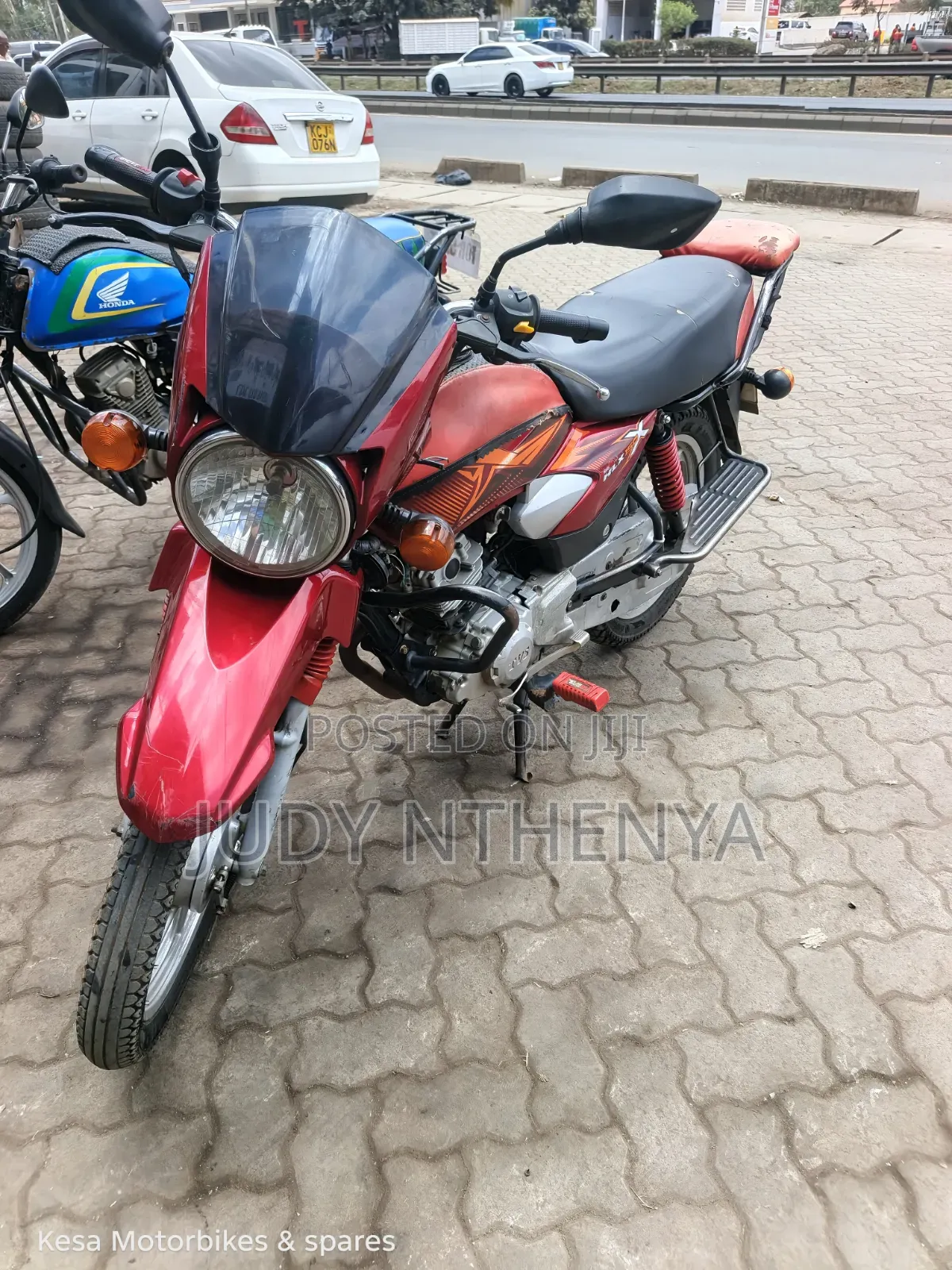 TVS HLX 125 2022 Red