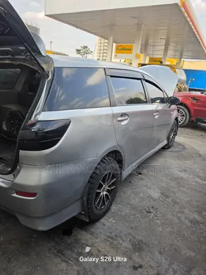 Toyota Wish 2011 Silver