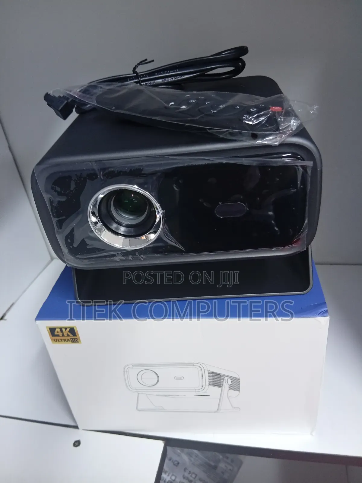 Compact Projector Design for Flexible Home Entertainment Use
