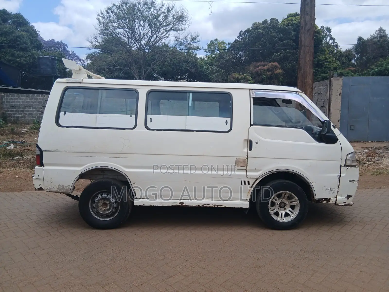 Nissan Caravan 2005 White