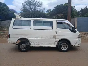 Nissan Caravan 2005 White