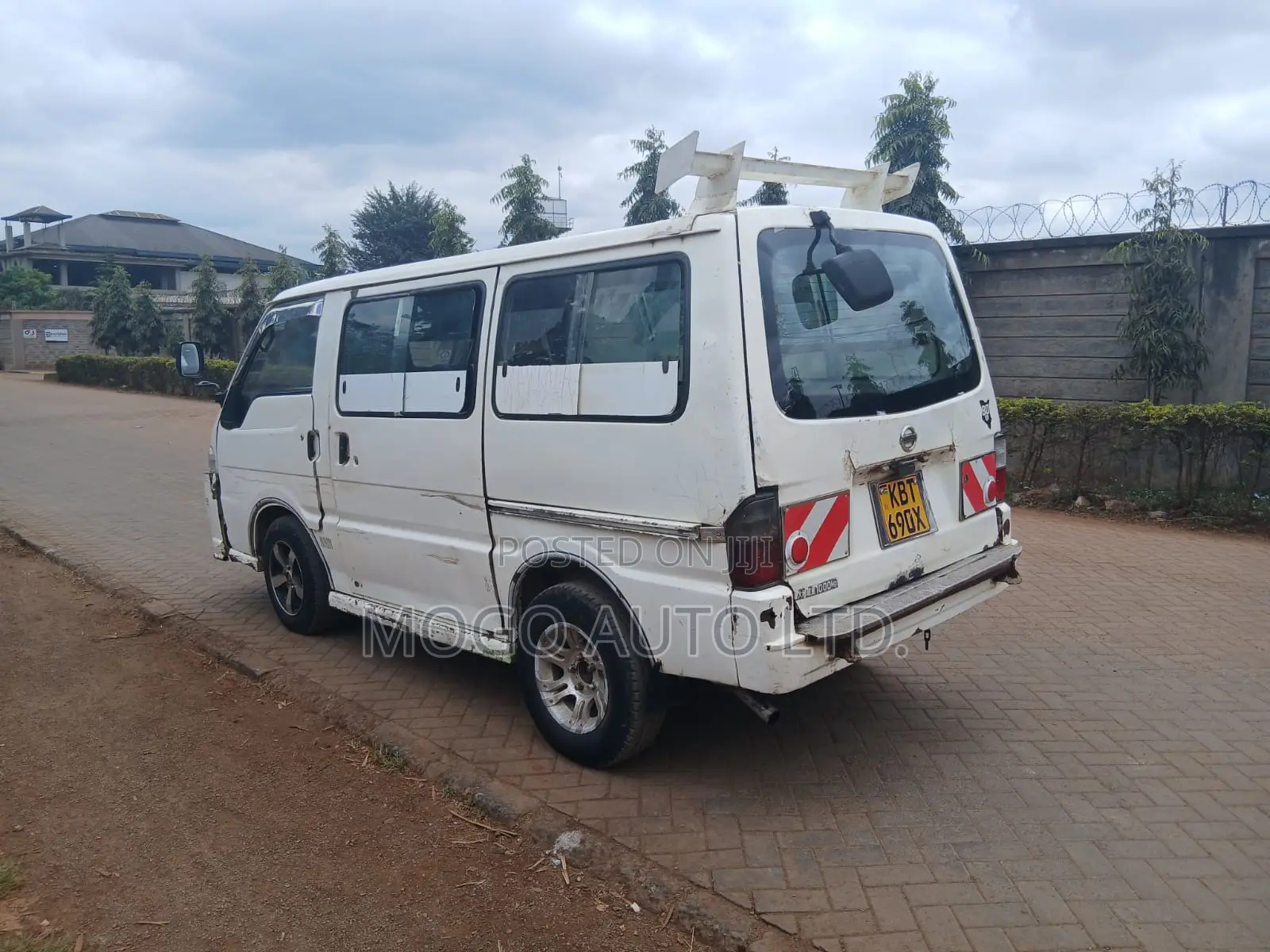Nissan Caravan 2005 White