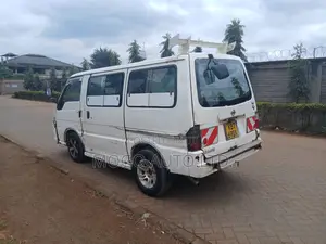 Nissan Caravan 2005 White