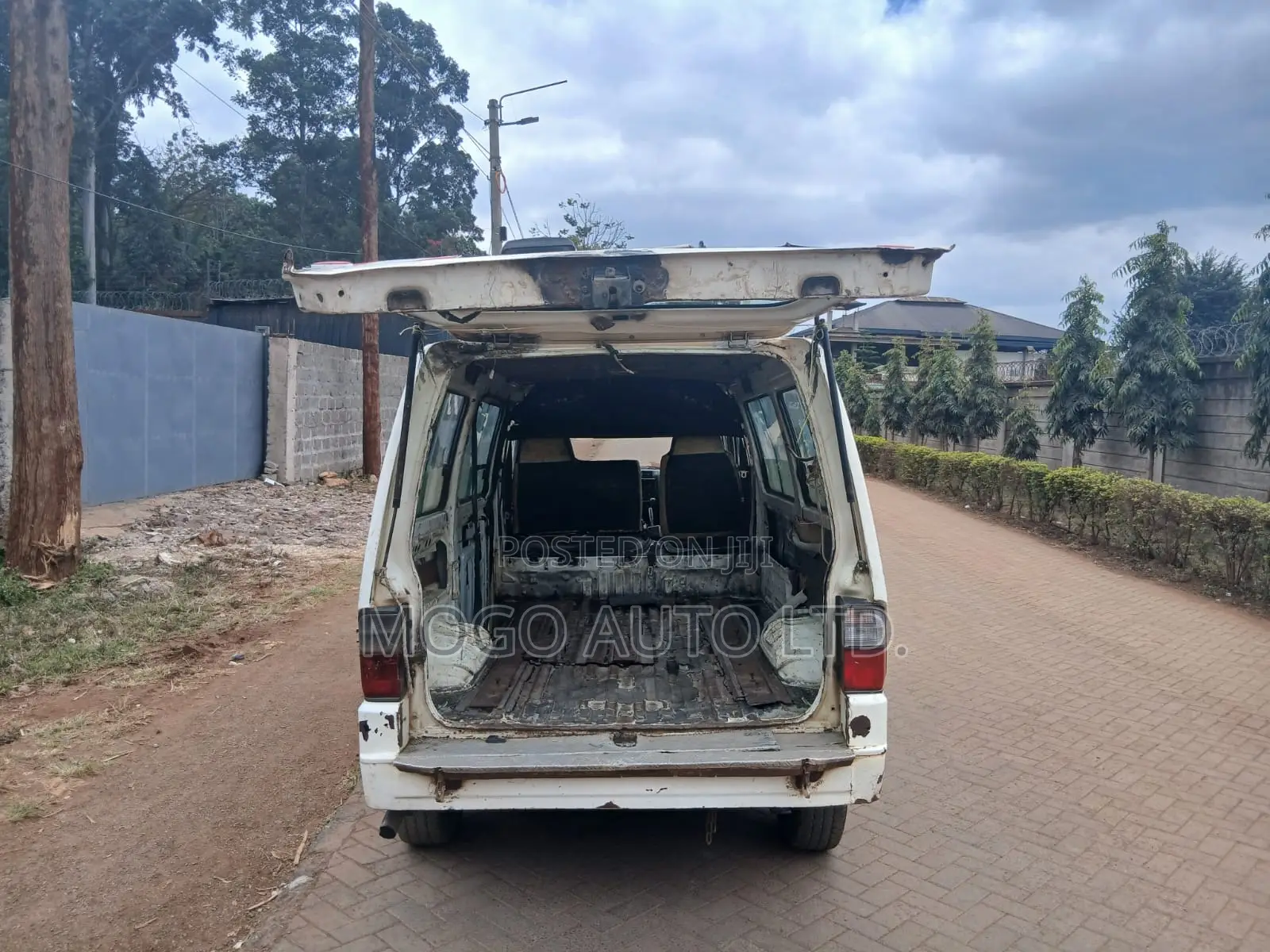 Nissan Caravan 2005 White